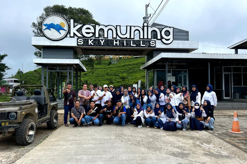 Rombongan Konvoi 5 Jeep Kebun Teh